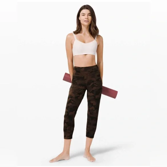 Lululemon jogger crop hot sale